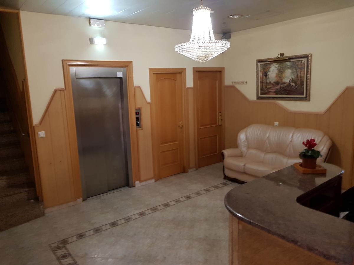 Hostal Milenium Els Monjos Extérieur photo